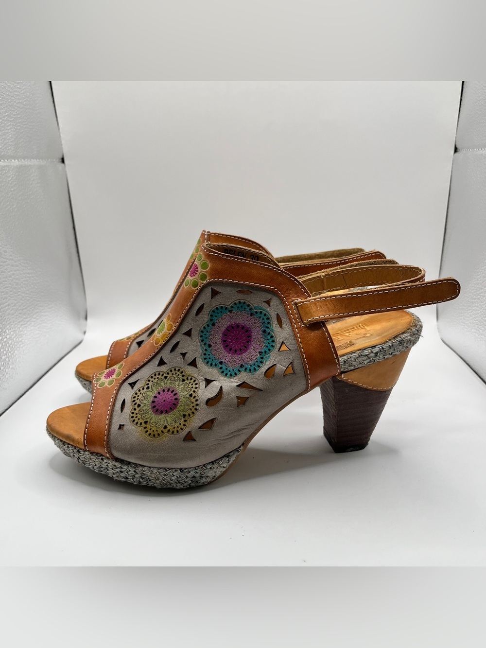 L'Artiste Belen Spring Step Floral Leather Slingback Sandal Heel size 39 US 8.5